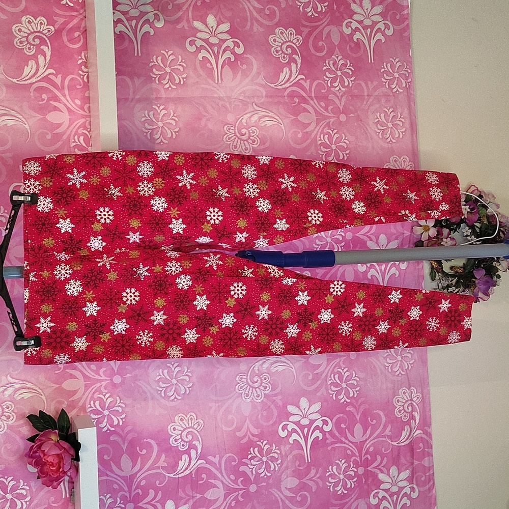 C Red Snowflake Women's Leggings